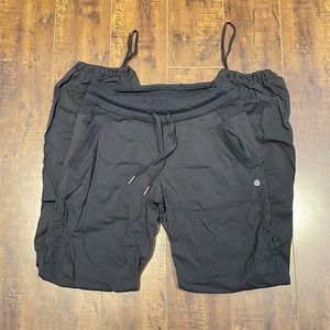 Lululemon black full length dance studio pant - size 6